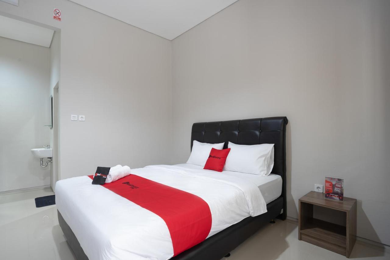 ג'קרטה Reddoorz Plus Near Jiexpo Kemayoran מראה חיצוני תמונה