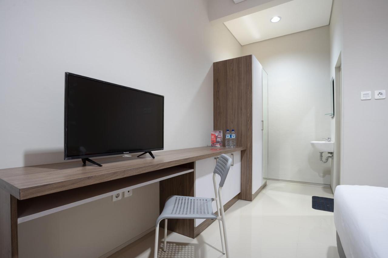 ג'קרטה Reddoorz Plus Near Jiexpo Kemayoran מראה חיצוני תמונה